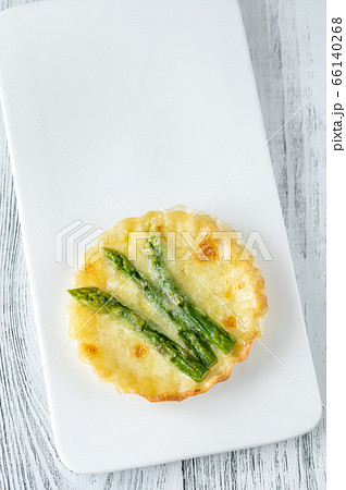 Asparagus tart 66140268