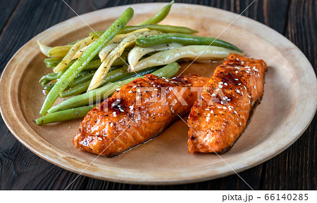 Teriyaki salmon with beans Teriyaki salmon with beans 66140285