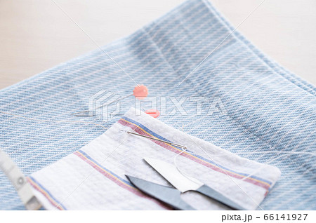 布と針と糸切りはさみ 66141927