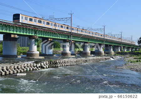 快晴の多摩川橋梁を渡る中央線209系電車 66150622