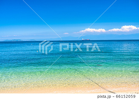 愛媛県 美しい瀬戸内海 しまなみ海道大島のビーチの写真素材