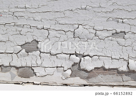 剥がれた白いペンキ 66152892