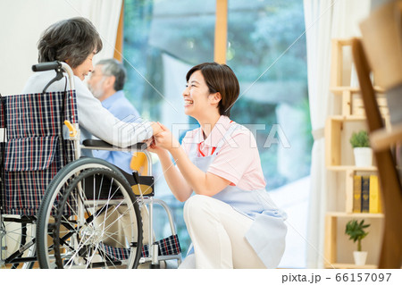 介護イメージ シニア デイケア 介護福祉士 老人ホーム 介護イメージ シニア デイケア 介護福祉士 老人ホーム 66157097