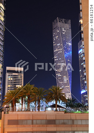 The night illumination of Dubai Marina and Cayan Tower, Dubai, UAE 66161254
