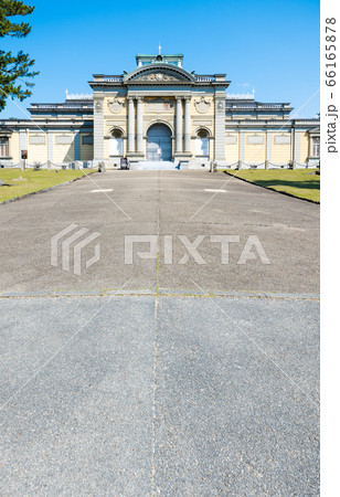 奈良国立博物館の日中外観風景（奈良県奈良市）※2020年4月現在 66165878