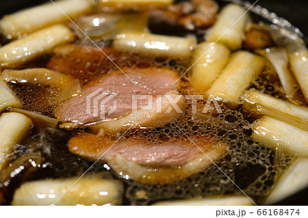ネギと鴨肉で鴨鍋 ネギと鴨肉で鴨鍋 66168474