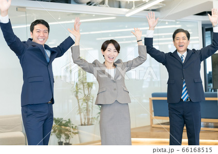 喜ぶビジネスパーソン 66168515