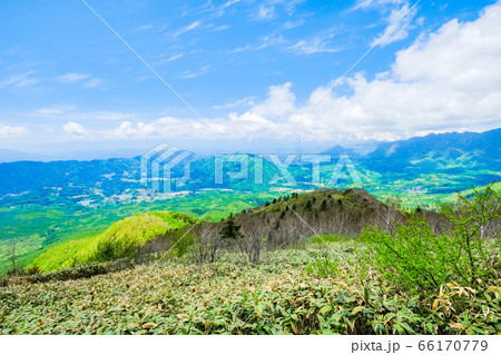 新緑の飯縄山登山(西登山道からの眺め) 新緑の飯縄山登山(西登山道からの眺め) 66170779