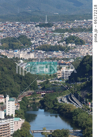 能勢電鉄　猪名川と住宅地のある沿線風景 66172218