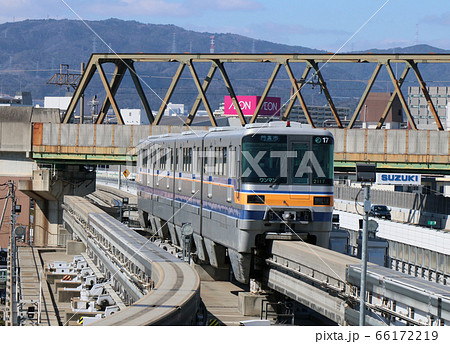 南茨木駅付近を走る大阪モノレール2000系 南茨木駅付近を走る大阪モノレール2000系 66172219