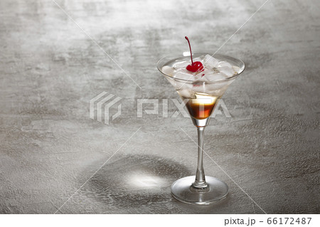 maggie hoffman, classic cocktails, mixology bar, 66172487