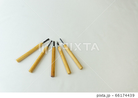A group of carving tools with wooden handles 66174439