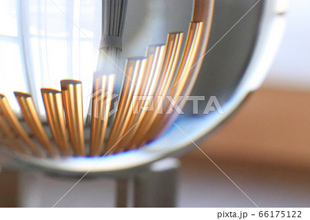 IRページ等　イメージ写真（金の棒グラフ・上昇チャート） 66175122