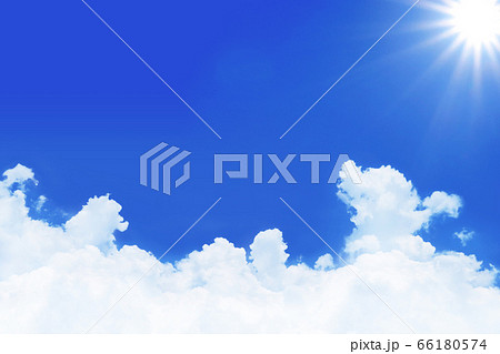 夏の太陽と青空と積乱雲のコピースペースのある背景素材のイラスト素材