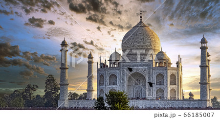 Picture of Crown of the Palaces - Taj Mahal with flying ravens in Agra, Uttar Pradesh, India Picture of Crown of the Palaces - Taj Mahal with flying ravens in Agra, Uttar Pradesh, India 66185007