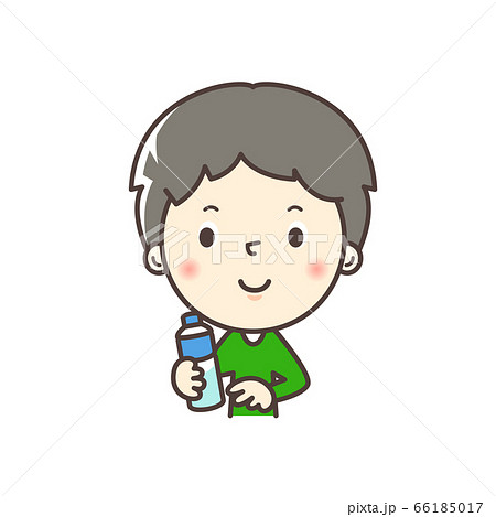 ペットボトルの水を持つ男性のイラスト 66185017