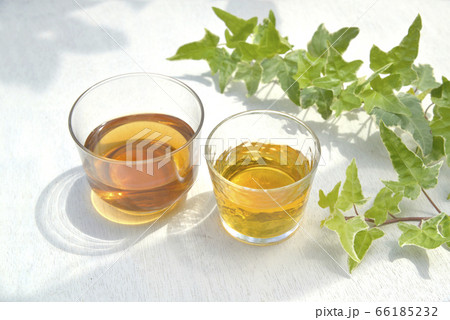 グラスのお茶 グラスのお茶 66185232