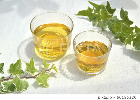グラスのお茶 グラスのお茶 66185320