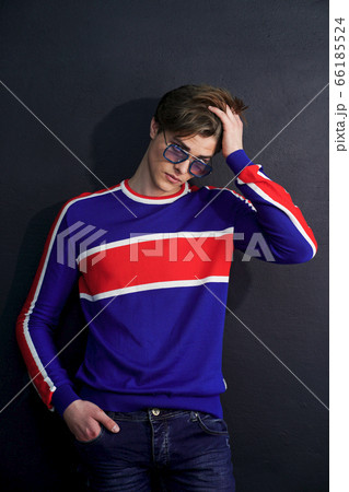 Fashionable young man in sunglasses Fashionable young man in sunglasses 66185524