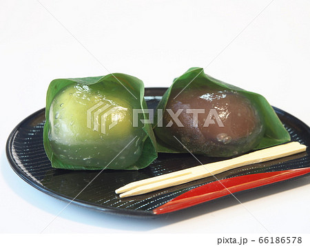 小皿に乗った笹くず 66186578