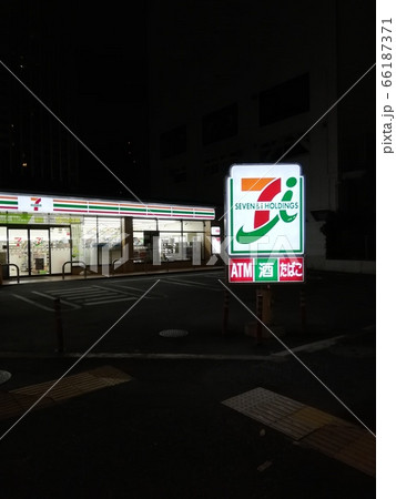 コンビニ 66187371