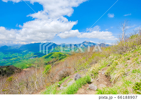 新緑の飯縄山登山（戸隠連峰を望む） 66188907