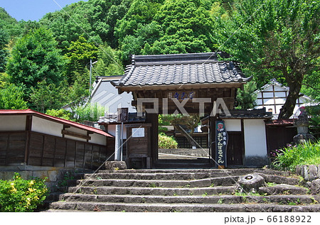 愛知県豊田市:足助・普光寺の山門 愛知県豊田市:足助・普光寺の山門 66188922