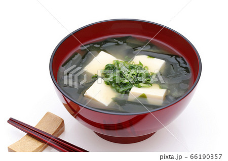 豆腐とわかめの味噌汁 豆腐とわかめの味噌汁 66190357