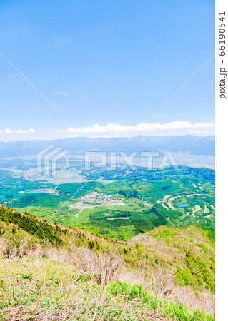 新緑の飯縄山登山(飯縄大明神からの眺め) 新緑の飯縄山登山(飯縄大明神からの眺め) 66190541