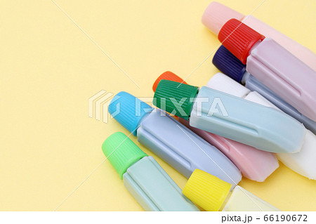 チューブ入りの絵の具 チューブ入りの絵の具 66190672