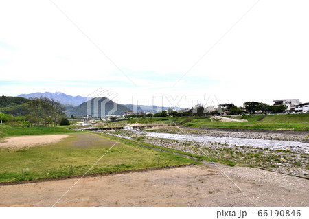 馬見ヶ崎川河川敷 盃山と瀧山  66190846