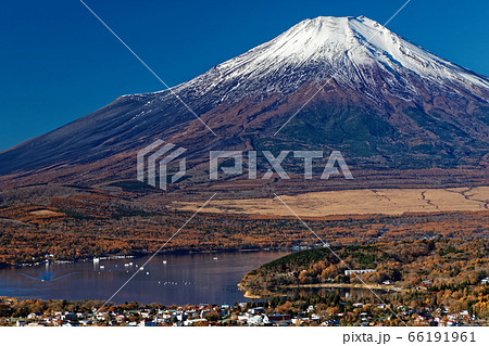 富士岬平から見る富士山と山中湖 66191961