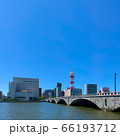 初夏の新潟市中心部の市街地 萬代橋と信濃川　 66193712