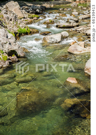 涼し気な渓流 涼し気な渓流 66199413