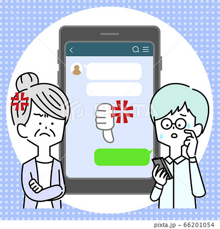 スマホで問い詰められて困惑する男性 スマホで問い詰められて困惑する男性 66201054