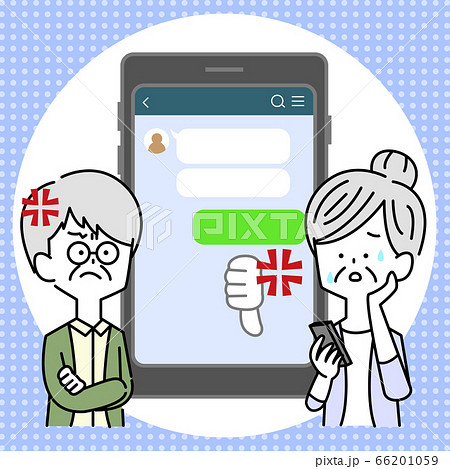 スマホで問い詰められて困惑する女性 スマホで問い詰められて困惑する女性 66201059
