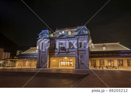 福岡県北九州市 JR門司港駅の夜景 福岡県北九州市 JR門司港駅の夜景 66203212