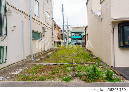 住宅街の狭い更地 住宅街の狭い更地 66203570
