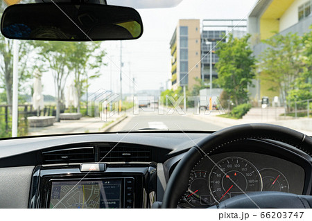 駐車中の車内から 66203747