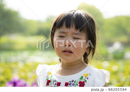 泣く少女 