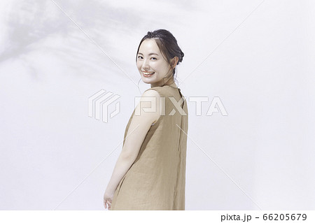 若い女性のビューティー　ポートレート 66205679