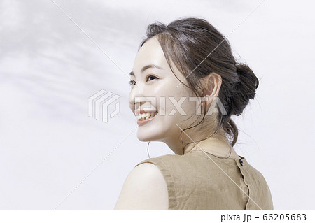 若い女性のビューティー ポートレート 若い女性のビューティー ポートレート 66205683