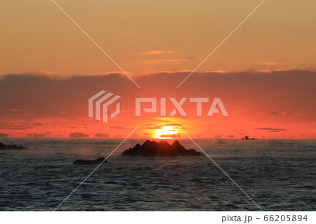 波 夕方 夕日 66205894