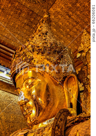 Mahamuni Pagoda in Mandalay, Myanmar former Burma. 66206081