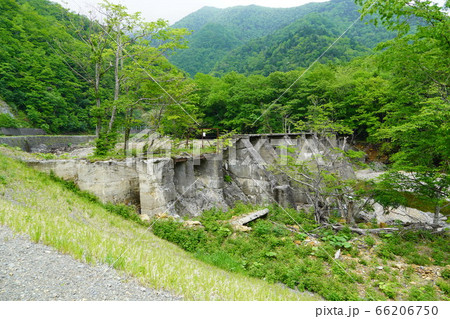 日高電燈株式会社、幌満川発電所の取水堰跡 66206750