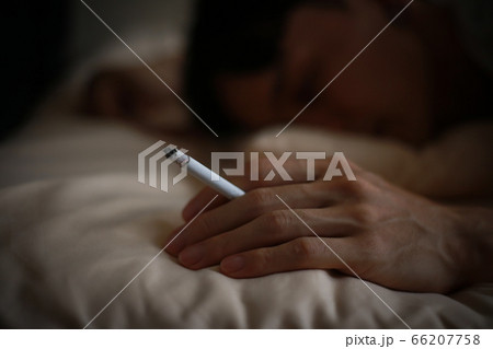 寝たばこ　イメージ 66207758