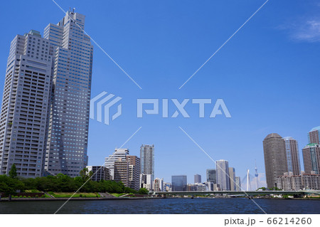 東京ウォーターフロント　隅田川と超高層ビル 66214260