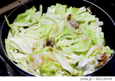 春キャベツと豚バラ肉のおかず 66218440