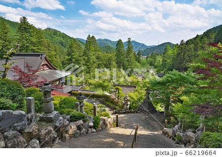 【華厳寺 境内】 岐阜県揖斐郡揖斐川町谷汲徳積 【華厳寺 境内】 岐阜県揖斐郡揖斐川町谷汲徳積 66219664