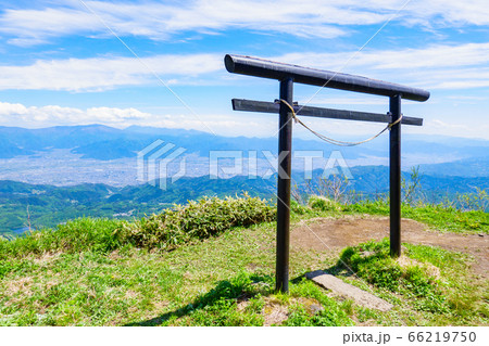 新緑の飯縄山登山（飯縄大明神からの眺め） 66219750